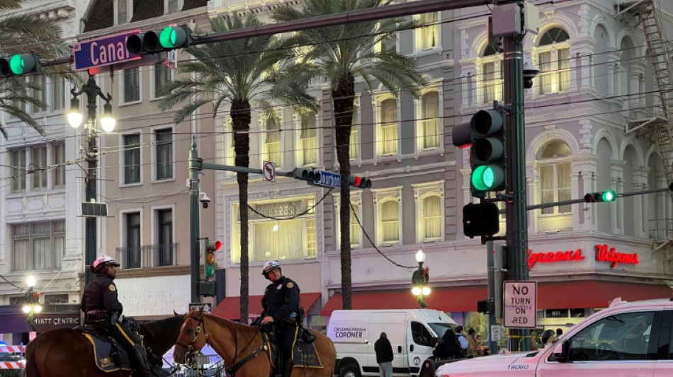 Motorista atropela multid&atilde;o em Nova Orleans e deixa 10 mortos e 35 feridos