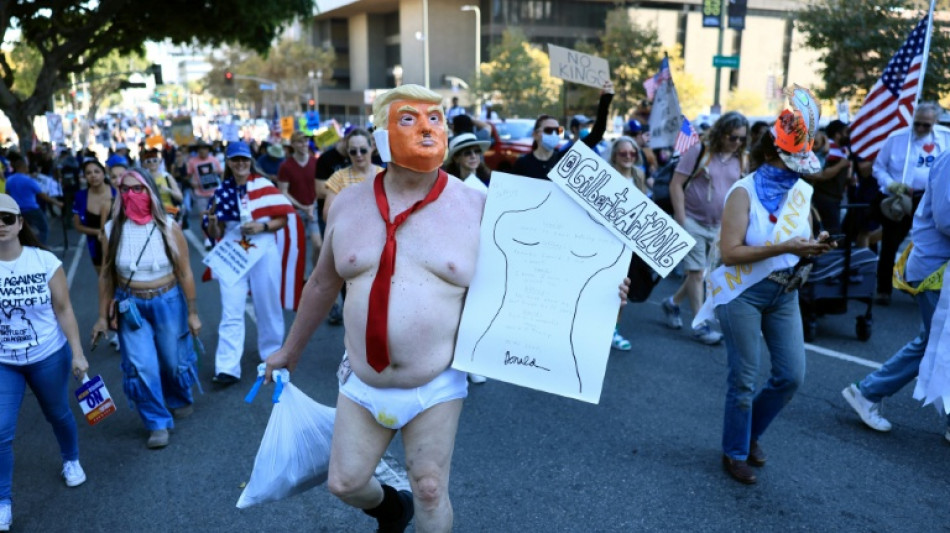 Des foules géantes d'Américains mobilisées contre "le roi" Trump aux Etats-Unis