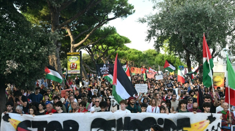 Tausende Menschen protestieren am Rand des Filmfestivals von Venedig gegen Israel