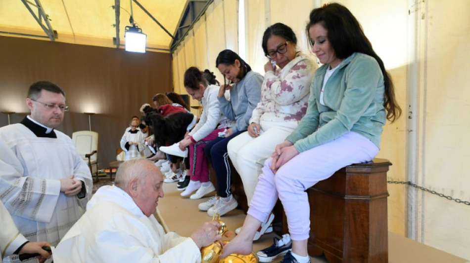 Pope washes feet of 12 women prisoners on Holy Thursday