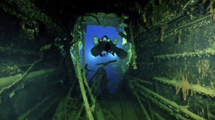 Buzos recuperan los primeros objetos del barco gemelo del "Titanic" frente a Grecia