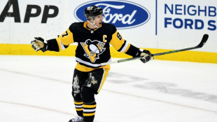 Crosby scores 500th goal as Penguins rally past Flyers