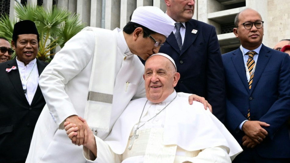 El papa cierra su visita a Yakarta con una misa gigante y pidiendo "di&aacute;logo"