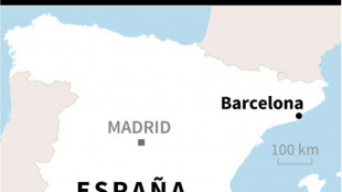 Dos heridos graves al volcar un autobús cerca de Barcelona