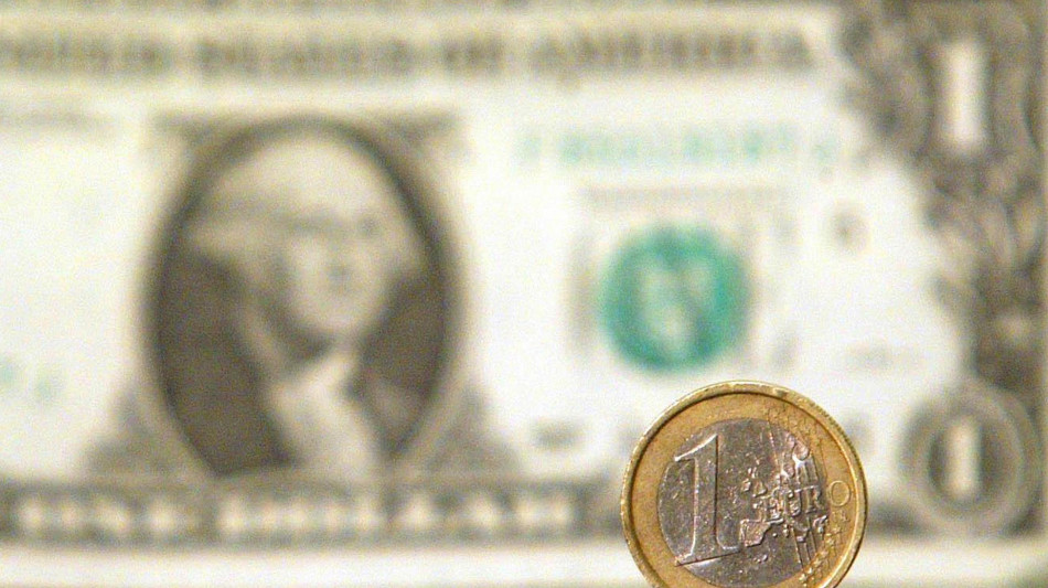 L'euro &egrave; stabile, a 1,0486 dollari