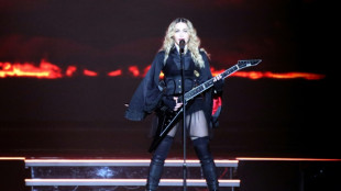 F&atilde;s processam Madonna por shows atrasados em Nova York
