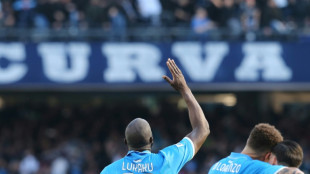 Napoli vence Fiorentina e se mant&eacute;m a um ponto da Inter