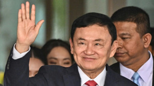 Tha&iuml;lande: le roi all&egrave;ge la peine de prison de l'ancien Premier ministre Thaksin Shinawatra