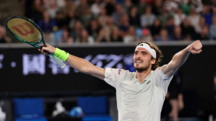 Tsitsipas sofre, mas vai &agrave; 3&ordf; rodada do Aberto da Austr&aacute;lia