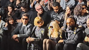 Madonna allo show di Dolce e Gabbana, bustier e occhiali da diva