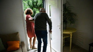 Aux proches aidants &eacute;puis&eacute;s, le gouvernement promet "15 jours par an pour souffler"