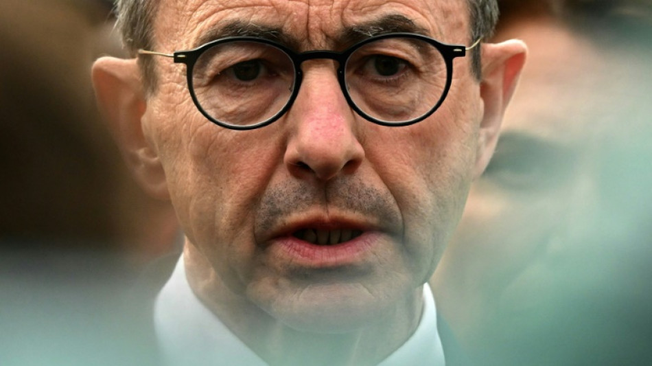 Ataque com faca deixa uma aluna morta e três feridos em escola na França