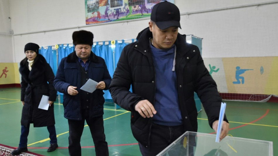 Le Kazakhstan &eacute;lit son pr&eacute;sident apr&egrave;s une ann&eacute;e noire, d&eacute;pouillement en cours