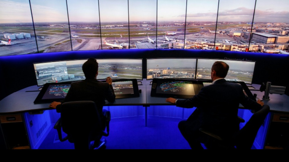 White House warns of chaos at US airports as shutdown drags