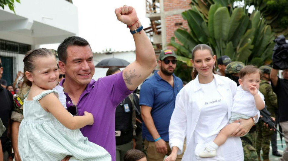 Pr&eacute;sidentielle en Equateur: Trump f&eacute;licite Noboa pour sa r&eacute;&eacute;lection, contest&eacute;e par la candidate de gauche