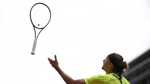 Atual vice-campe&atilde;o, Zverev avan&ccedil;a sem sustos em Roland Garros