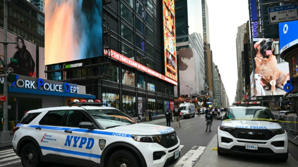 Mueren la v&iacute;ctima de un apu&ntilde;alamiento en Times Square y su agresora
