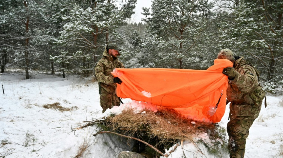 Face &agrave; la menace russe, des Ukrainiens se forment &agrave; la survie et &agrave; manier les armes