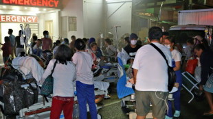 Fuertes r&eacute;plicas sacuden a Filipinas tras potente terremoto