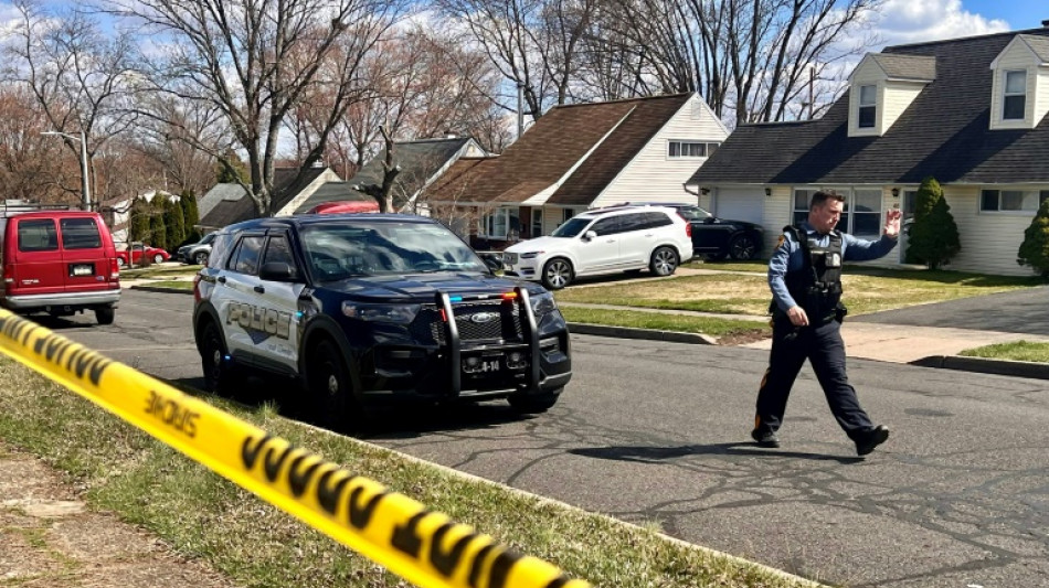 Pol&iacute;cia dos EUA mant&eacute;m cercado em Nova Jersey o suspeito de tr&ecirc;s assassinatos