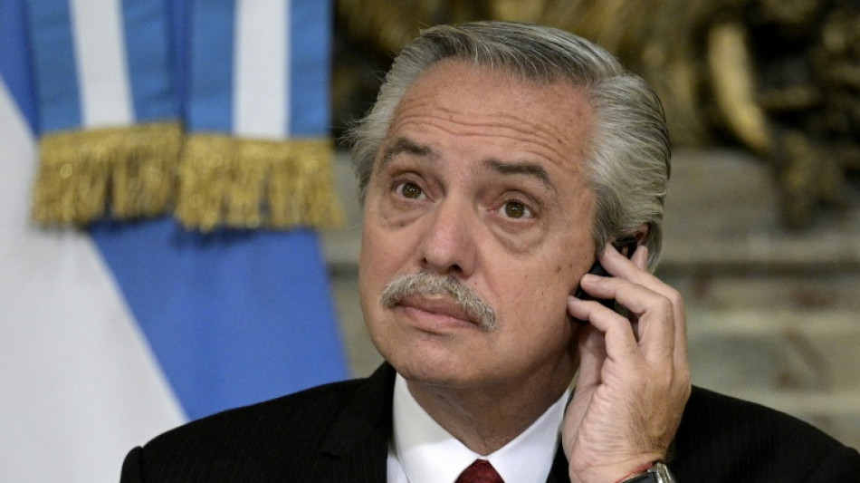 Ex-presidente Alberto Fern&aacute;ndez &eacute; acusado de desvio de fundos na Argentina