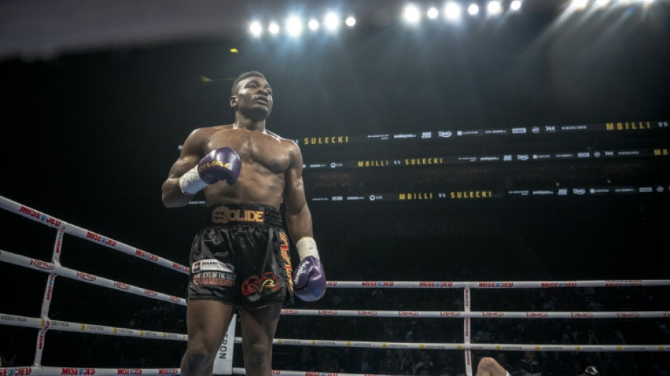 Boxe: Mbilli &eacute;teint Sulecki d&egrave;s le premier round, attend toujours Canelo
