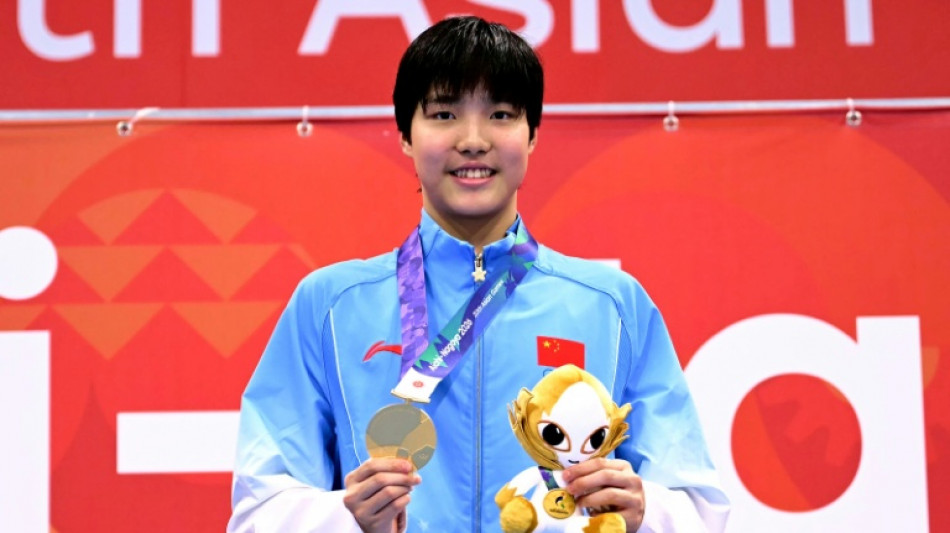 China swim sensation, 13, sets Games record after Japan win early