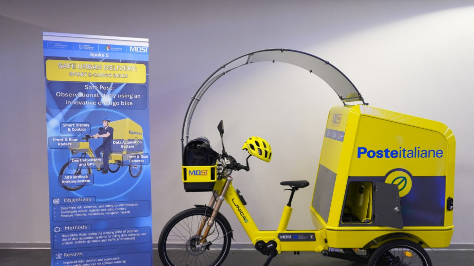 Poste, nuovi prototipi di cargo e-bike per consegnare pacchi in centri storici citt&agrave;