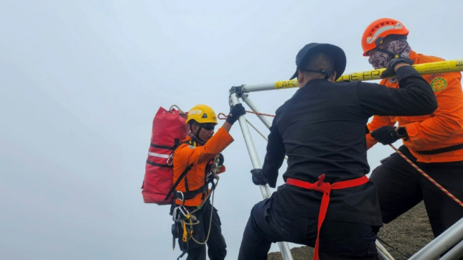 La familia de la excursionista brasileña hallada muerta en Indonesia critica la lentitud de su rescate