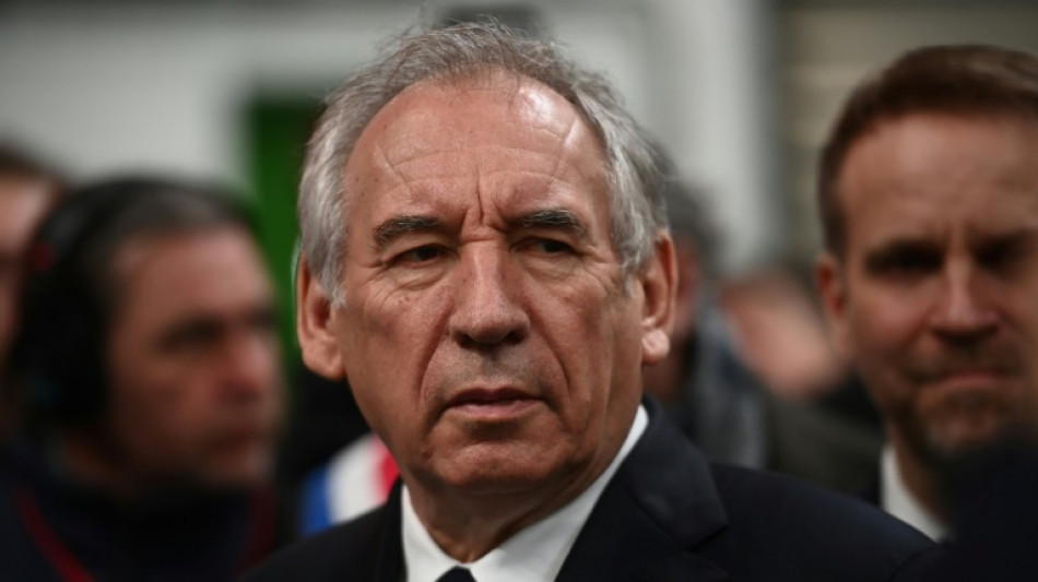 Retraites: Bayrou redit sa confiance envers la d&eacute;mocratie sociale mais ferme la porte aux 62 ans