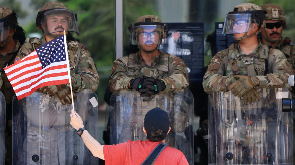 Los Angeles, blitz di agenti federali in un parco cittadino