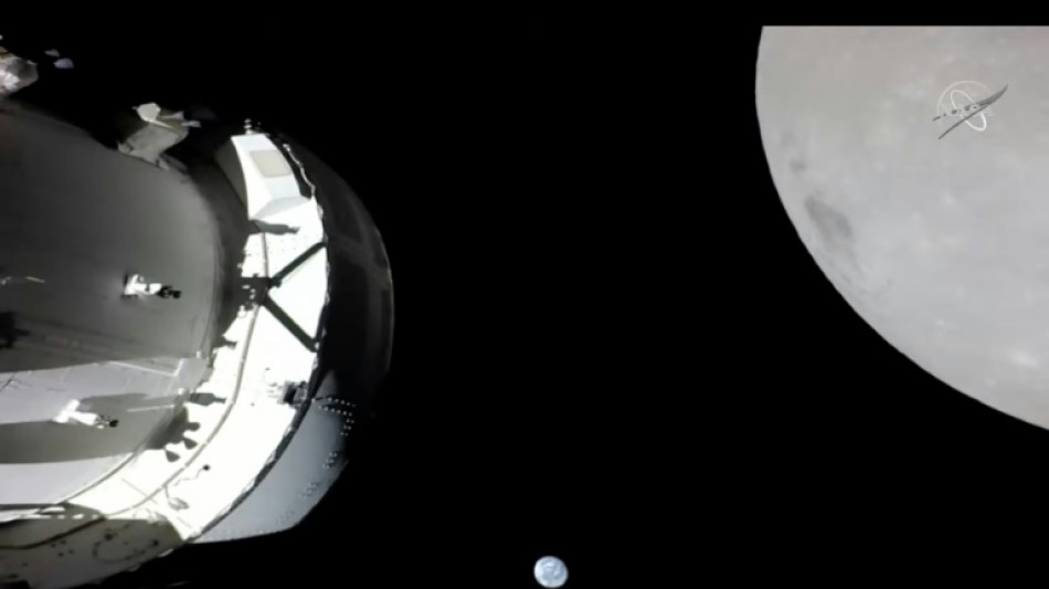 Le vaisseau Orion plac&eacute; en orbite lunaire