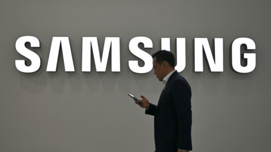 Samsung, union resume negotiations with minister mediating