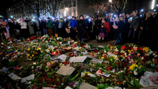 Hunderte Menschen gedenken Nawalnys vor russischer Botschaft in Berlin