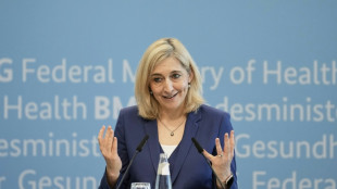 Gesundheitsministerin Warken will Wechseljahre "aus der Tabuzone holen"