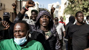 Face au report de la pr&eacute;sidentielle, les Dakarois tout en col&egrave;re contenue