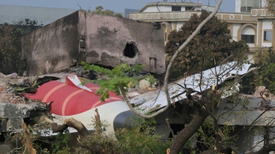 Sube a 279 el balance de muertos en accidente de avión Boeing 787 en India