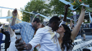500 New York couples attend mass celebration after pandemic-hit weddings