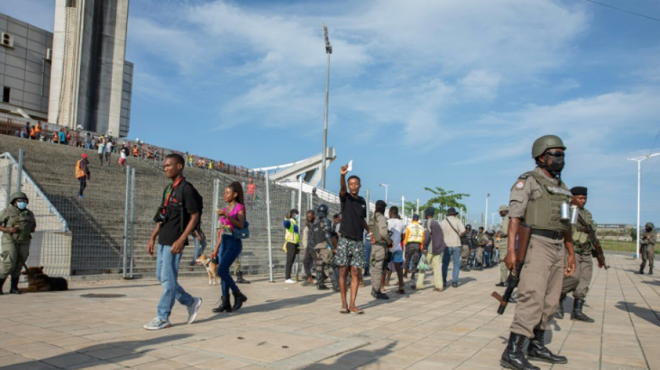 L&iacute;der opositor pede tr&ecirc;s dias de luto por morte de manifestantes em Mo&ccedil;ambique