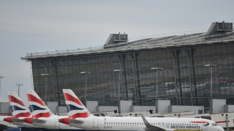 Heathrow retomar&aacute; alguns voos ap&oacute;s inc&ecirc;ndio que interrompeu tr&aacute;fego a&eacute;reo mundial