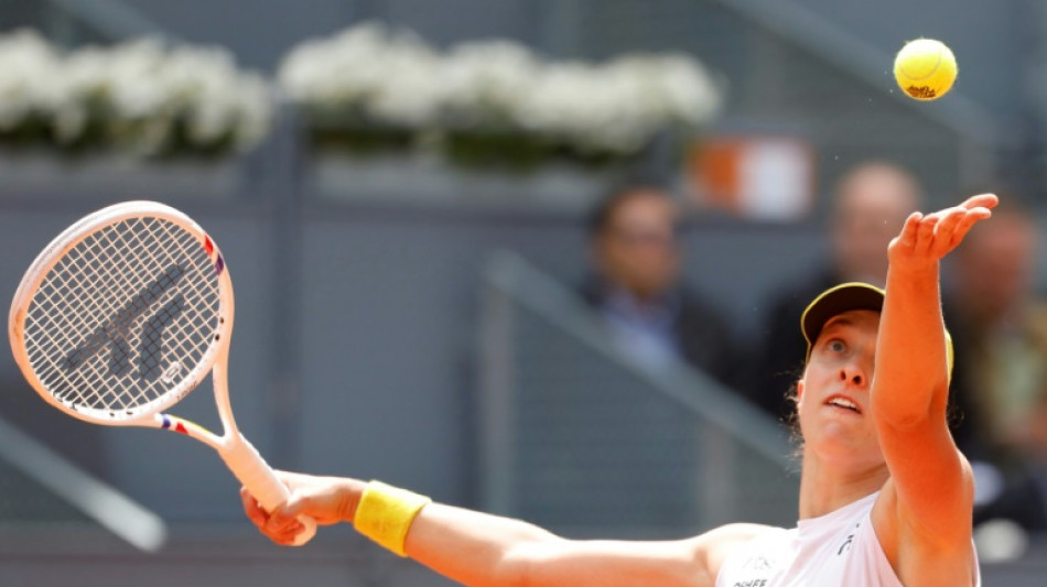 Swiatek sofre mas vence Shnaider e vai &agrave;s quartas do WTA 1000 de Madri