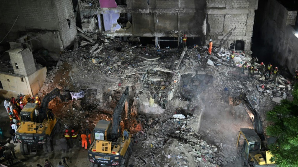 Pakistan: au moins 16 morts dans l'effondrement d'un immeuble