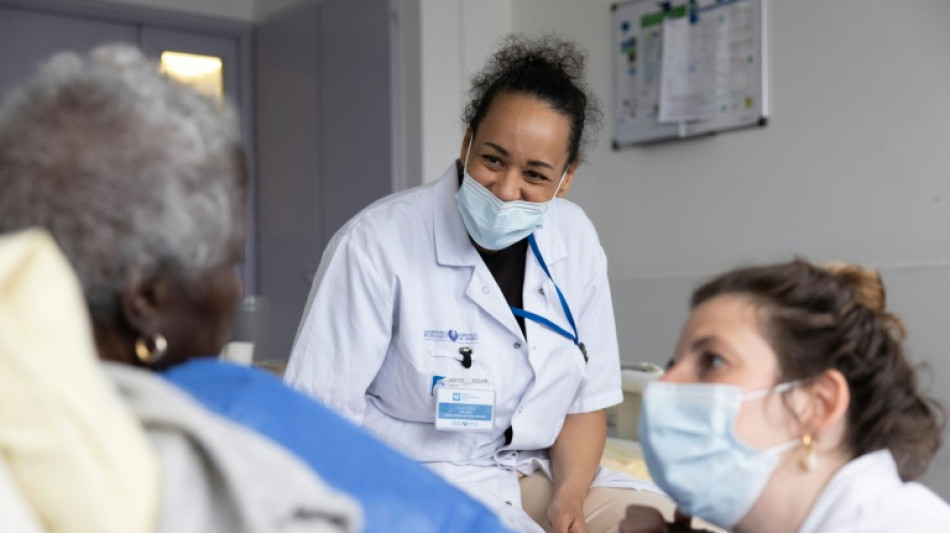 En soins palliatifs, une &eacute;quipe mobile hospitali&egrave;re au c&ocirc;t&eacute; de patients et soignants