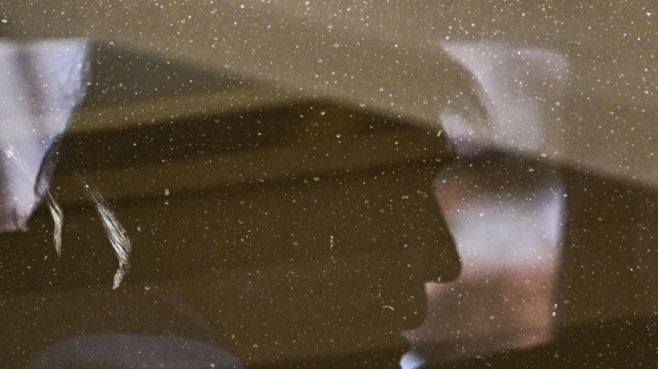 Ce&ntilde;o fruncido y callado, los largos minutos de Trump en el tribunal