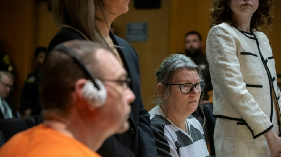 Pais de autor de ataque a escola s&atilde;o condenados &agrave; pris&atilde;o nos EUA