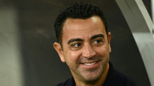 Xavi renova com o Barcelona at&eacute; 2025
