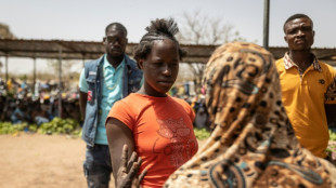Una extra&ntilde;a curandera de Burkina Faso levanta pasiones