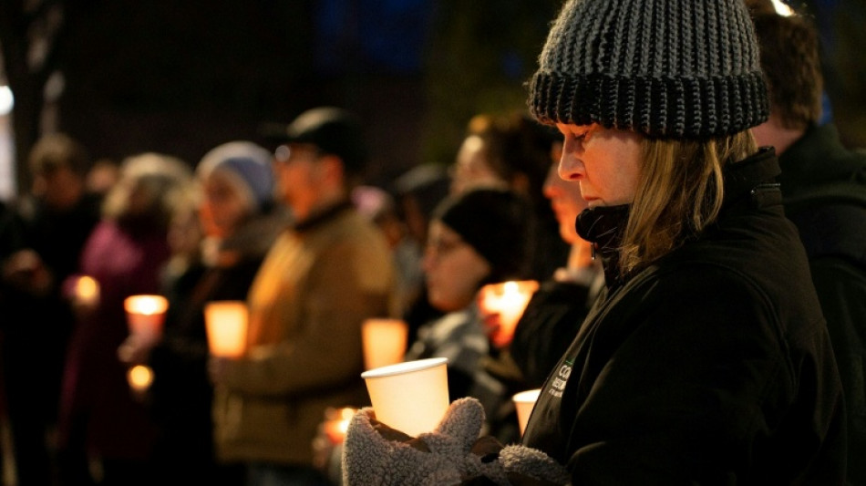 "Las escuelas deber&iacute;an ser seguras": pueblo canadiense llora a v&iacute;ctimas de tiroteo
