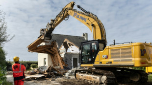 Finistère: premières démolitions de maisons menacées par la montée des eaux