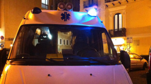 Sorprende ladri nel cortile di casa, spara e ne uccide uno